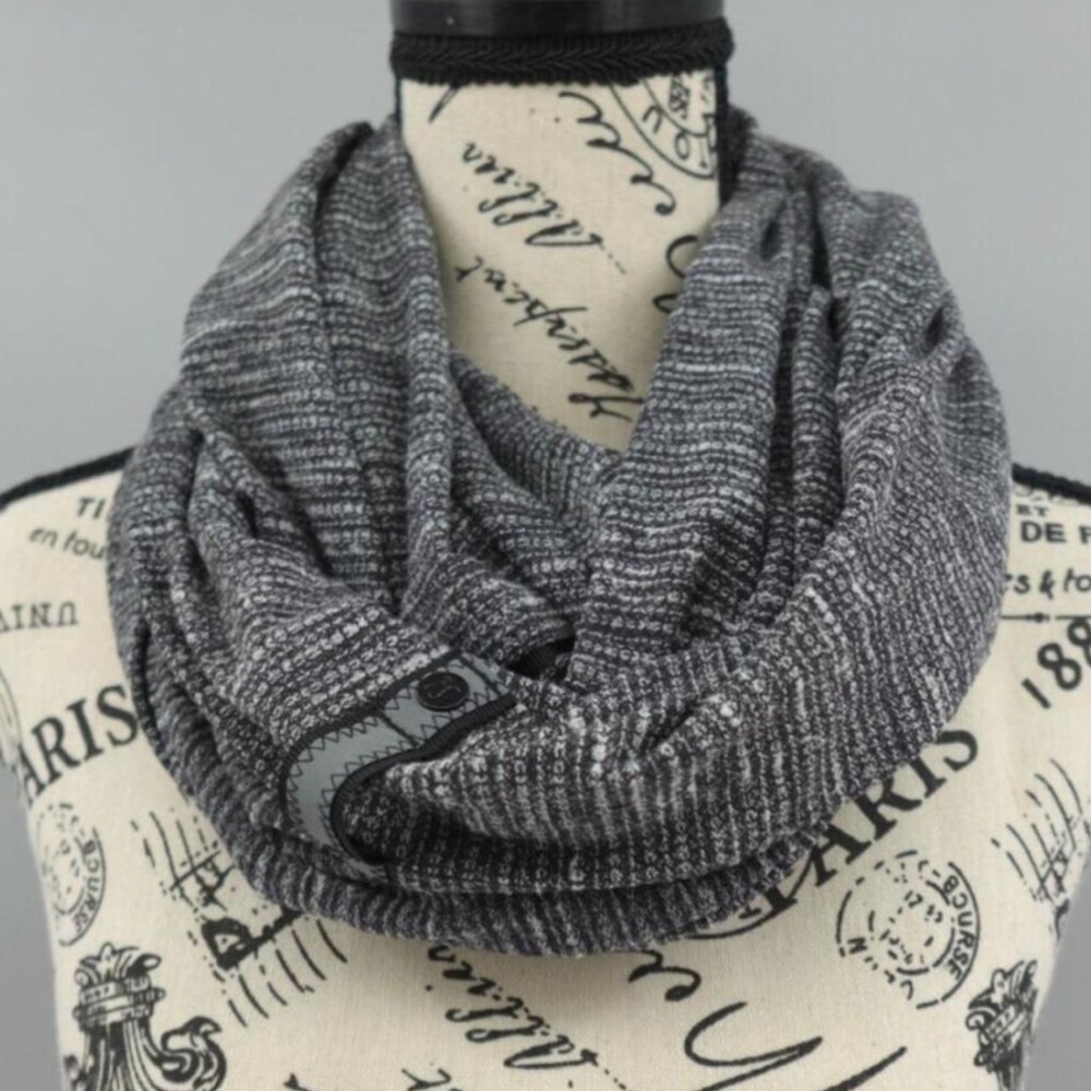Lululemon Vinyasa Scarf EUC black/white pattern